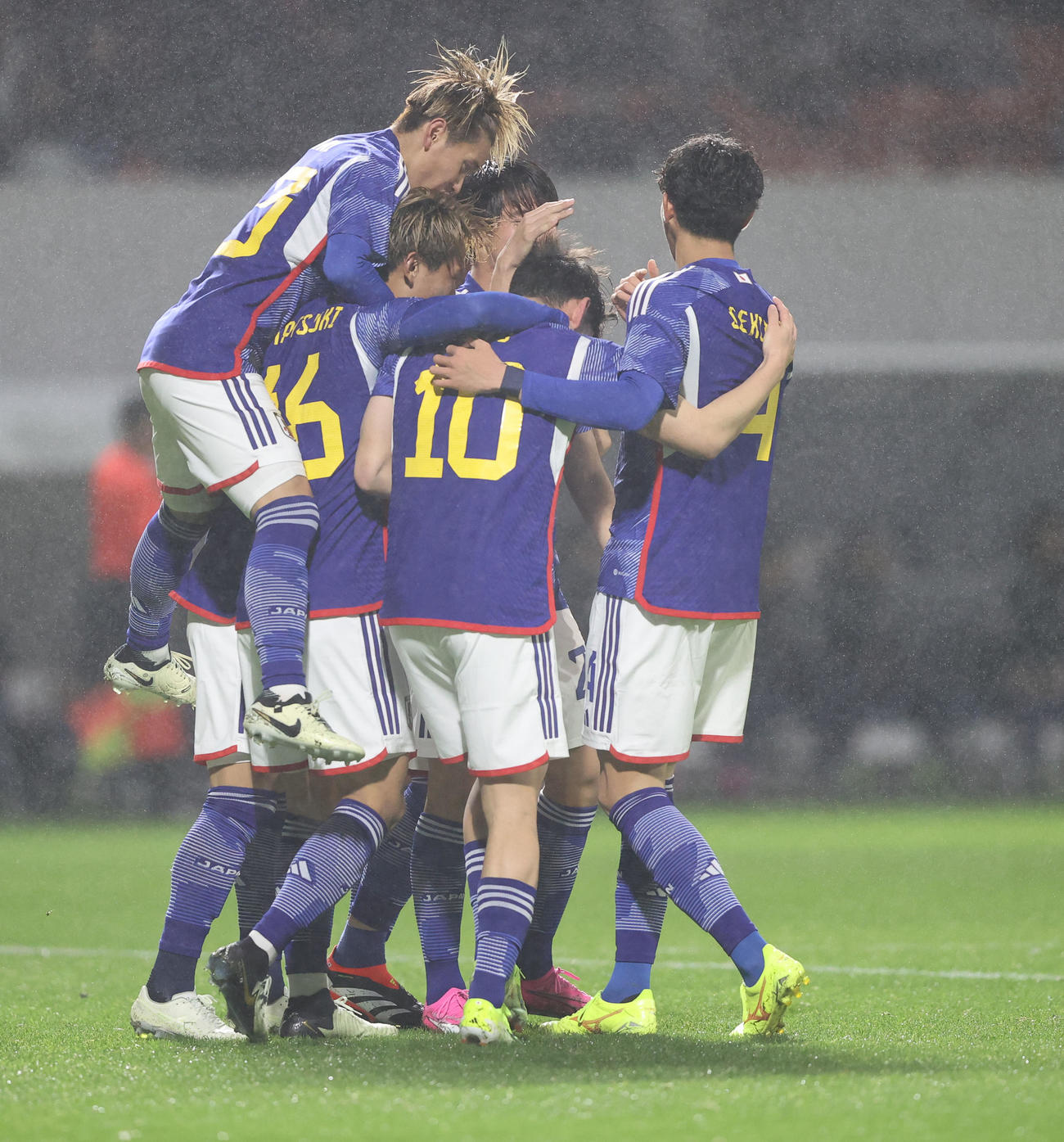 U23日本代表対U23ウクライナ代表　後半、先制ゴールをきめたU23日本代表佐藤（撮影・梅根麻紀）
