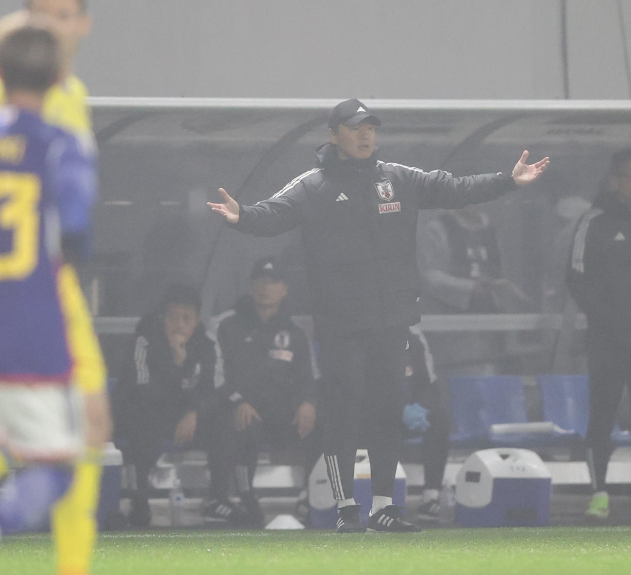 U23日本対U23ウクライナ　指揮する大岩監督（撮影・梅根麻紀）