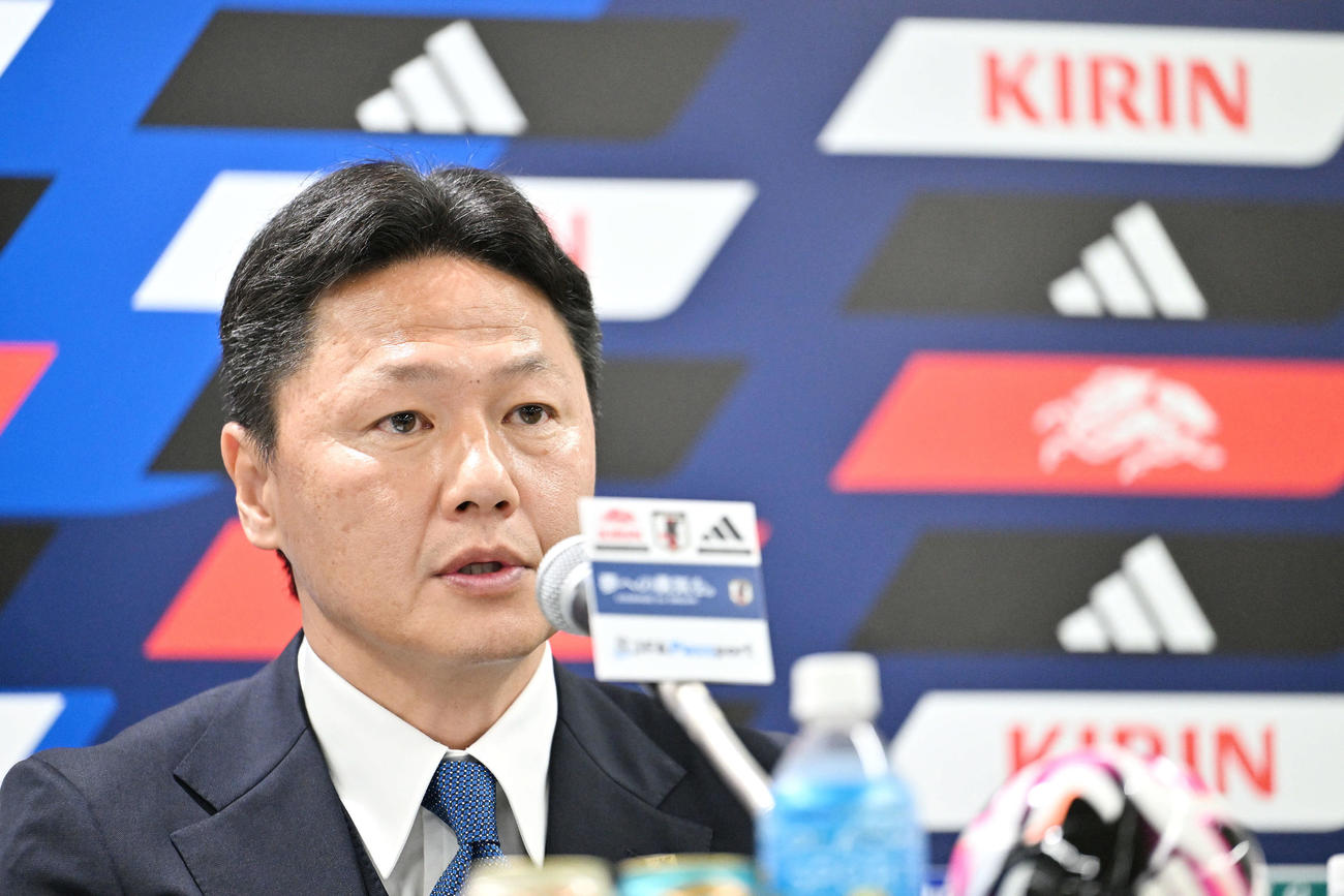 会見する大岩U－23日本代表監督（撮影・滝沢徹郎）