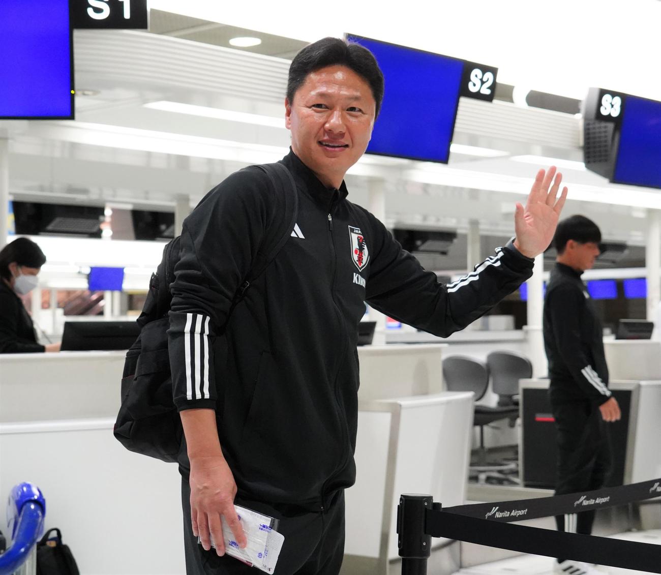 U23アジア杯カタール大会に向けて出発したU－23日本代表の大岩監督（撮影・佐藤成）