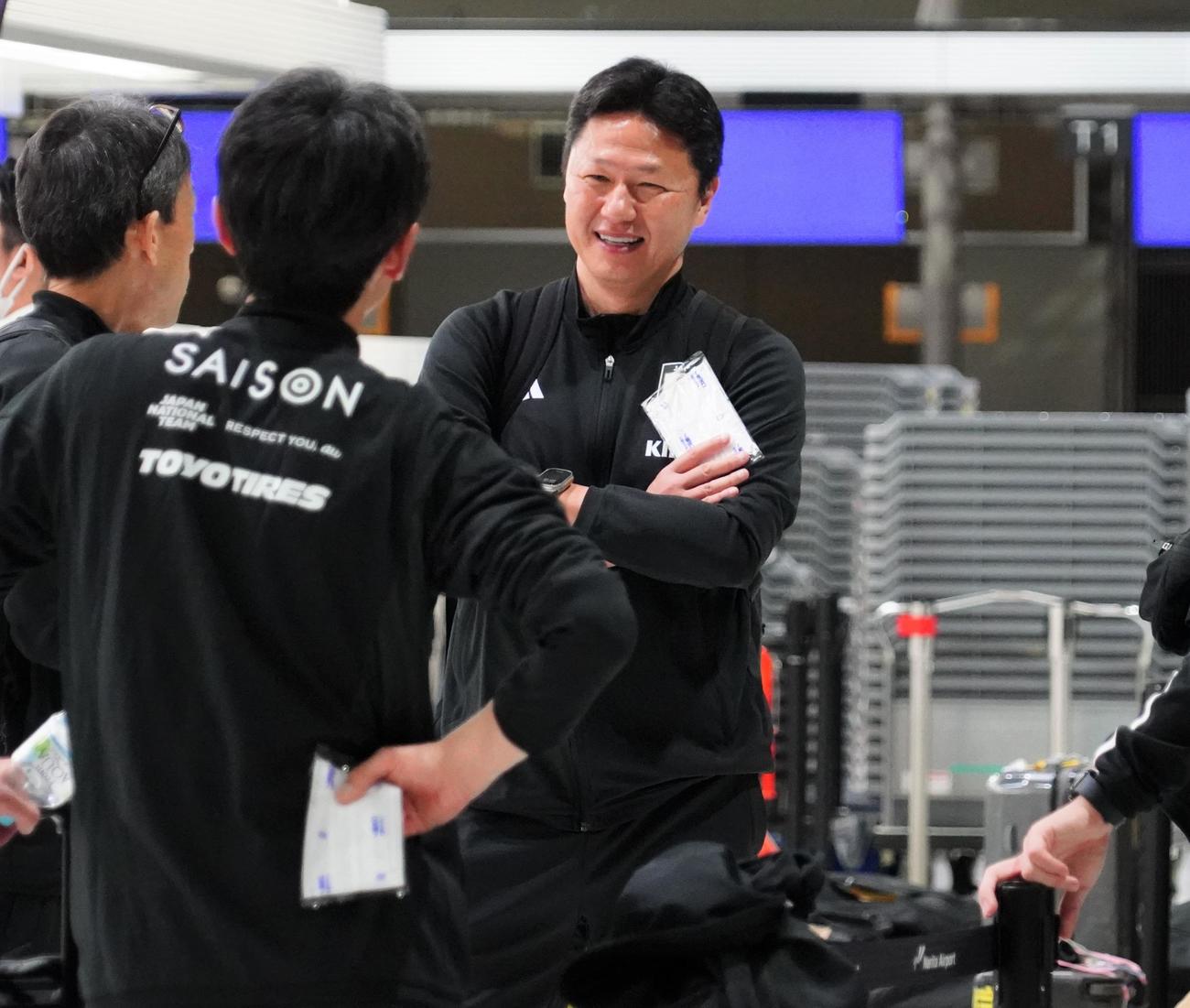 U23アジア杯カタール大会に向けて出発したU－23日本代表大岩剛監督（撮影・佐藤成）