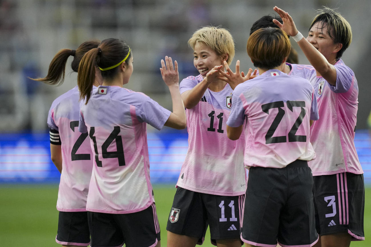ゴールを決めてチームメートと喜ぶ日本代表FW田中美南（11）（ロイター＝USA TODAY Sports）