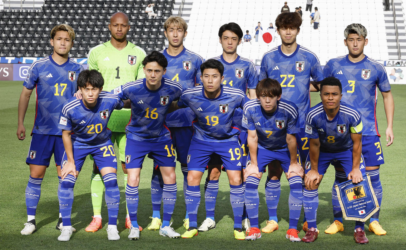 中国戦に臨むU―23日本代表。（前列左から）平河、内野、細谷、山本、藤田、（後列左から）松木、GK小久保、関根、山田楓、高井、西尾（共同）