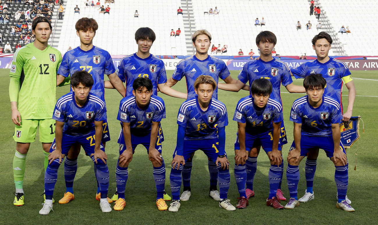 韓国戦に臨むU―23日本代表。（前列左から）平河、半田、荒木、田中、川崎、（後列左から）GK野沢大、高井、内野航、藤尾、鈴木、内野貴（共同）