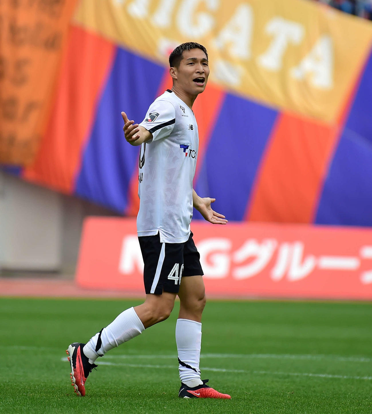新潟対東京　後半途中から出場の東京原川（撮影・大島享也）