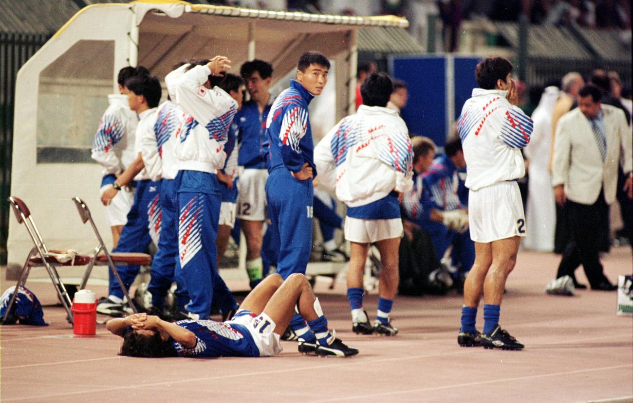 W杯米国大会最終予選　日本対イラク　倒れ込んで悔しがる中山雅史（1993年10月28日）