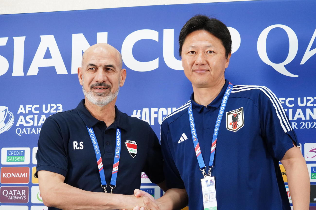 U－23アジア杯カタール大会準決勝日本－イラクの前日会見に出席したU－23イラク代表ラズィ監督（左）とU－23日本代表大岩剛監督（撮影・佐藤成）