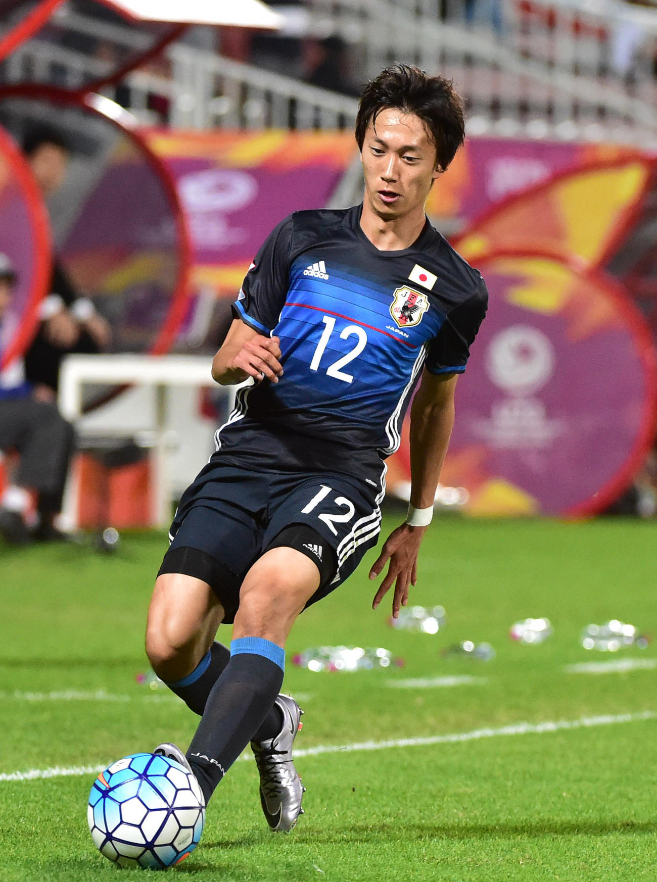 リオデジャネイロ五輪アジア最終予選（U－23アジア選手権）決勝トーナメント・準決勝　日本対イラク　後半、左サイドのパスに追いつく室屋成（2016年1月26日）