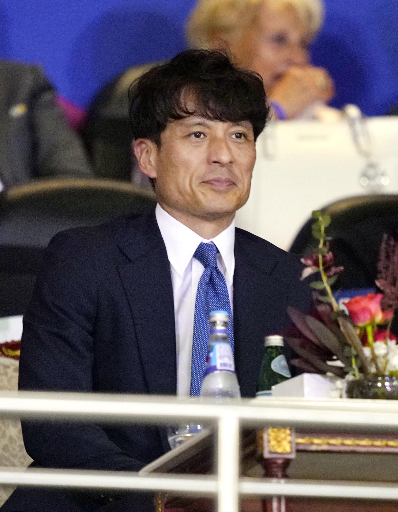 決勝の日本対ウズベキスタン戦に訪れた日本サッカー協会の宮本会長（共同）