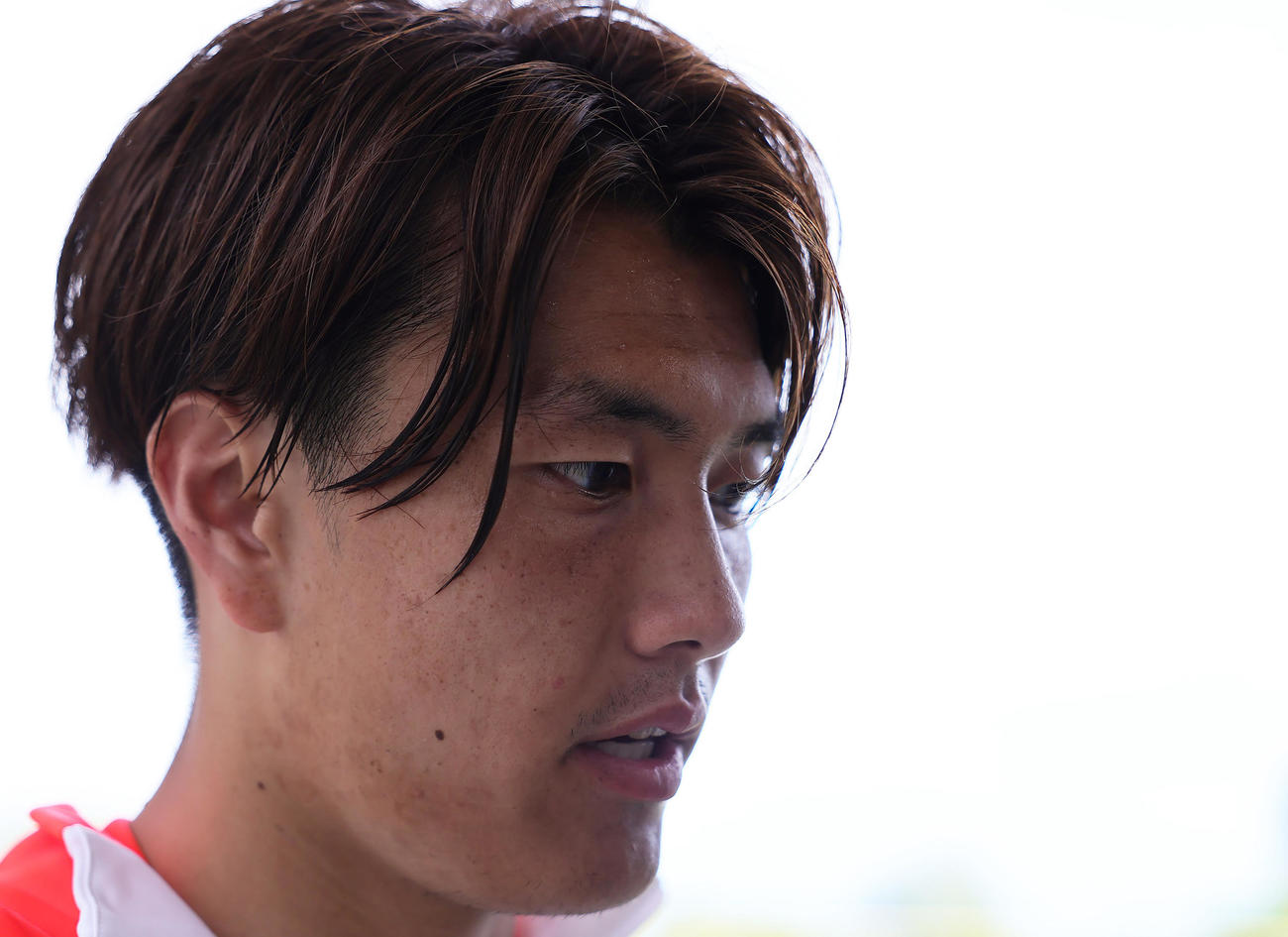練習後、取材に応じる小川（撮影・足立雅史）