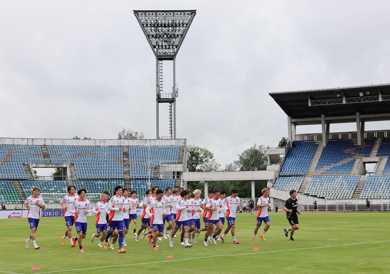 ミャンマー戦前日の練習に臨む日本代表（撮影・足立雅史）
