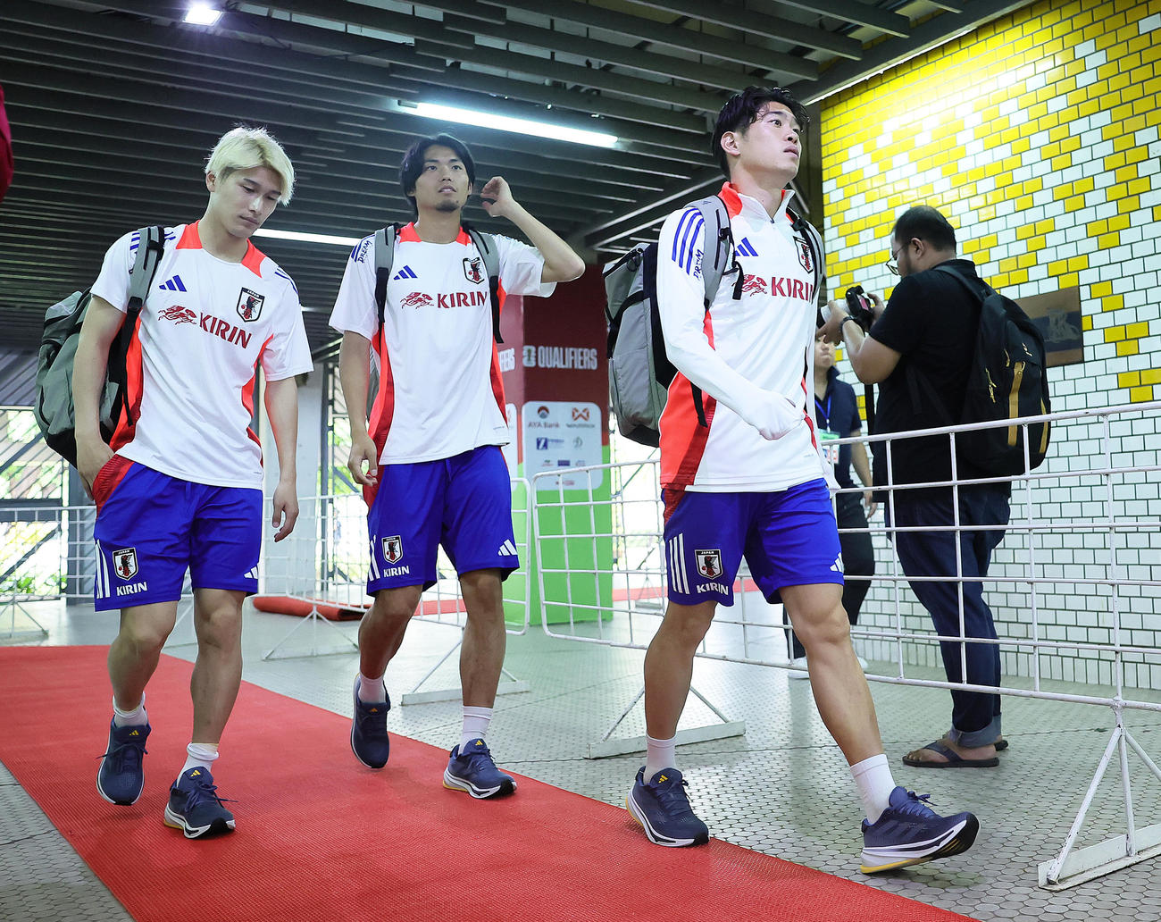 練習に臨む、左から橋岡、町田、鈴木（撮影・足立雅史）