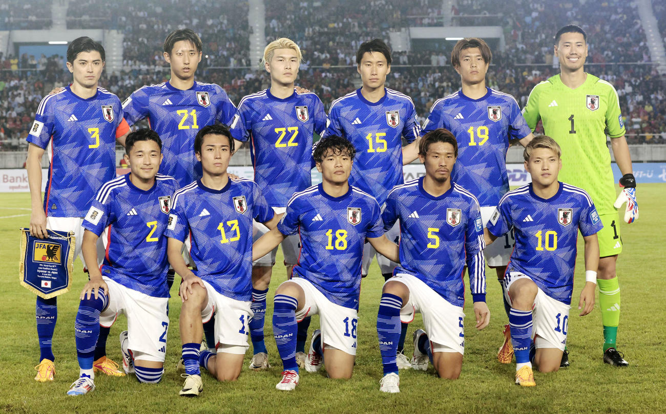 ミャンマー戦に臨む日本代表イレブン。（前列左から）菅原、中村、旗手、守田、堂安、（後列左から）谷口、伊藤、橋岡、鎌田、小川、GK前川（共同）