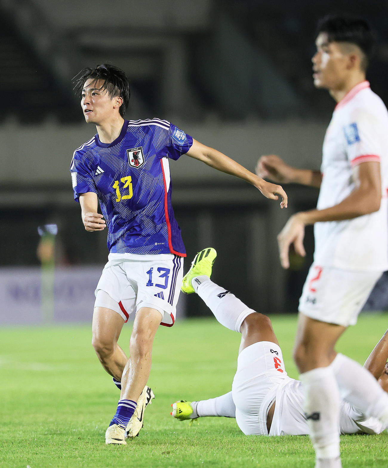 日本対ミャンマー　後半、追加タイム、この試合自身2点目となるゴールを決めた小川（撮影・足立雅史）