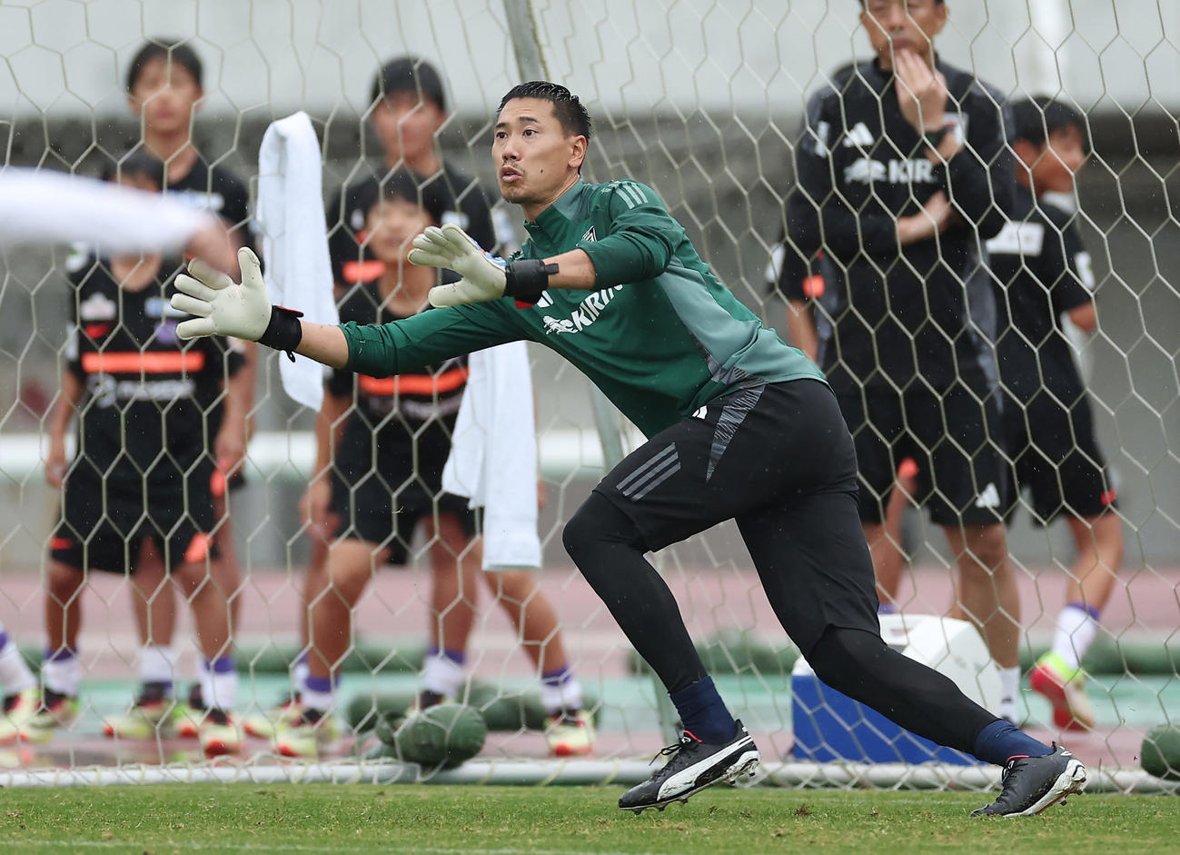 シリア戦に向け調整するGK前川（撮影・前田充）
