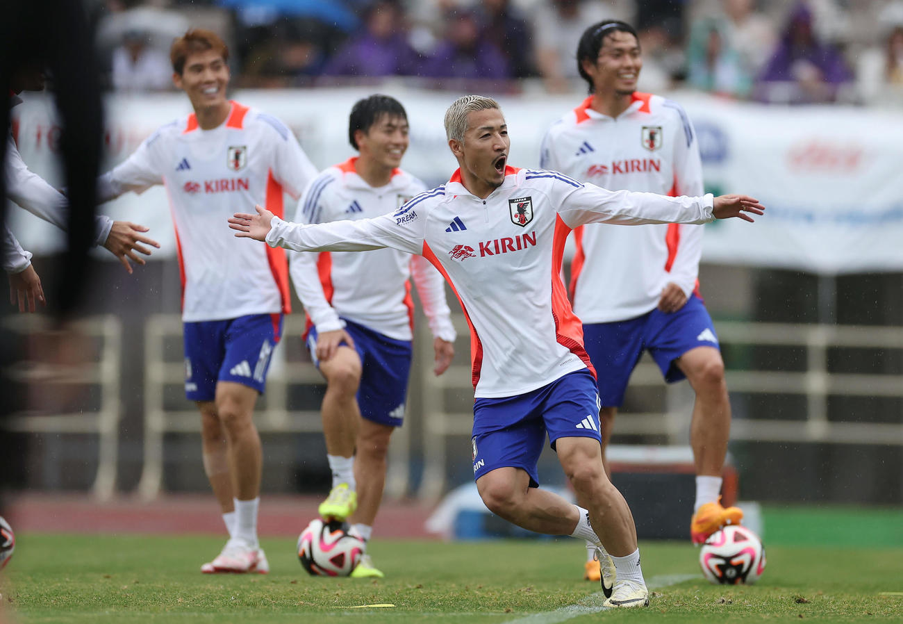 サッカー日本代表練習　シリア戦に向け調整する前田（手前）ら（撮影・前田充）
