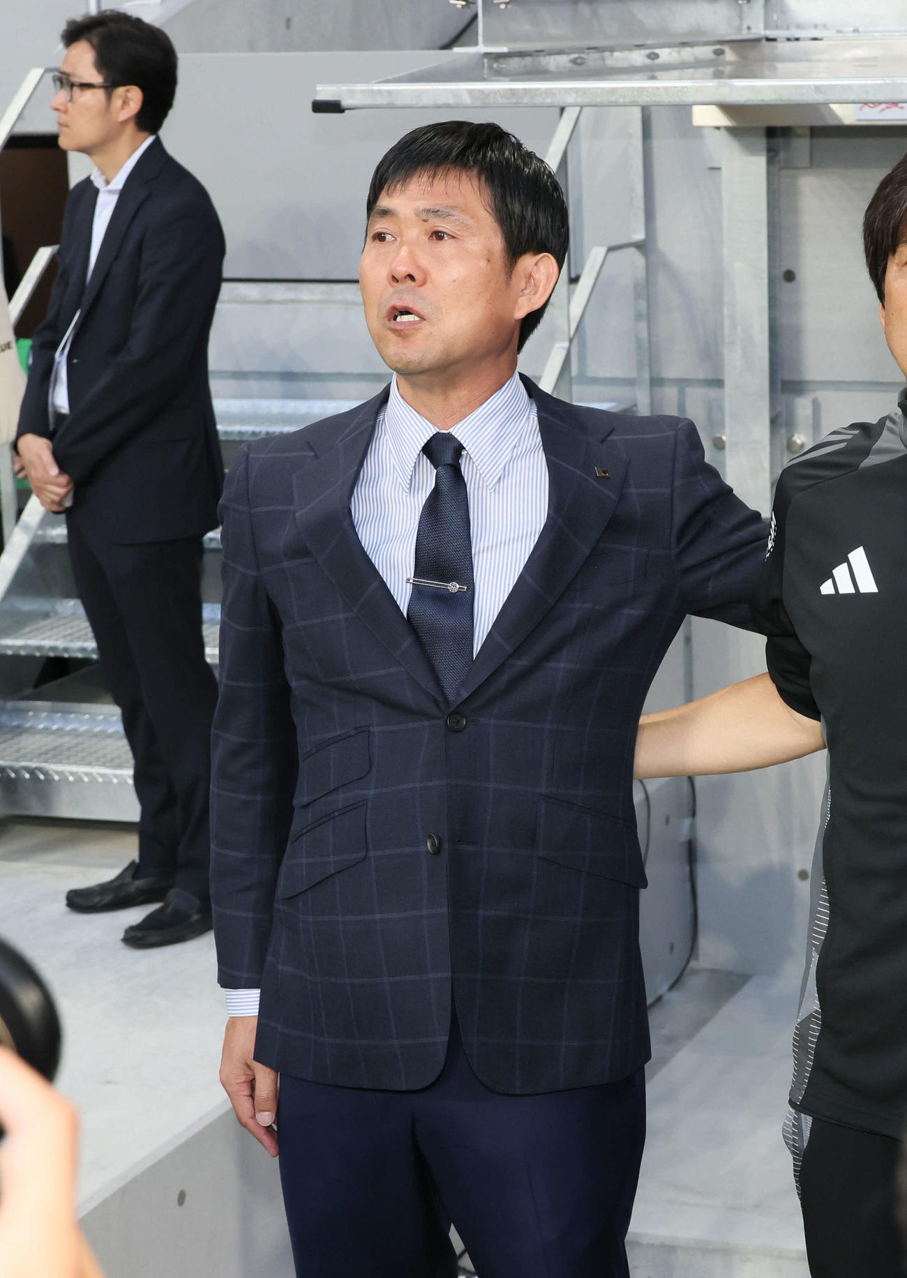 サッカーW杯北中米大会アジア2次予選　日本対シリア　君が代斉唱する森保監督