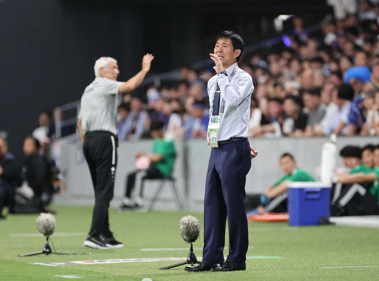 日本対シリア　前半、指示を出す森保監督（撮影・加藤孝規）