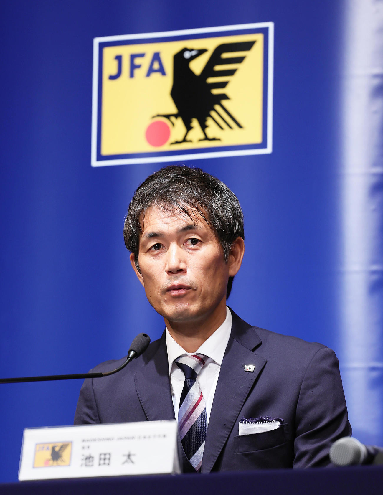 なでしこジャパンパリ五輪メンバー発表会見に臨む池田監督（撮影・足立雅史）