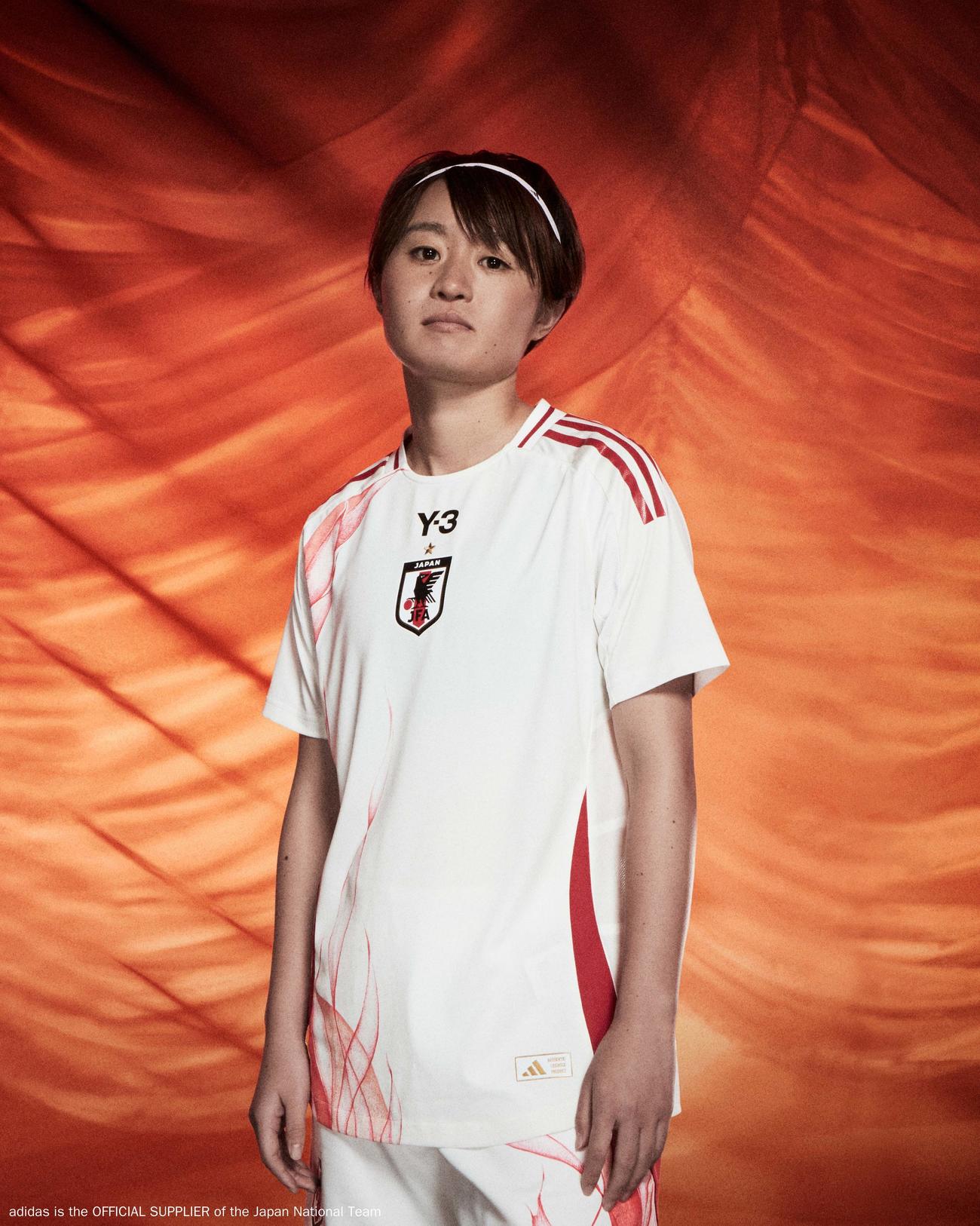 日本代表の新ユニホームを着用する宮沢ひなた（（C）adidas is the official supplier of the Japan National Team）