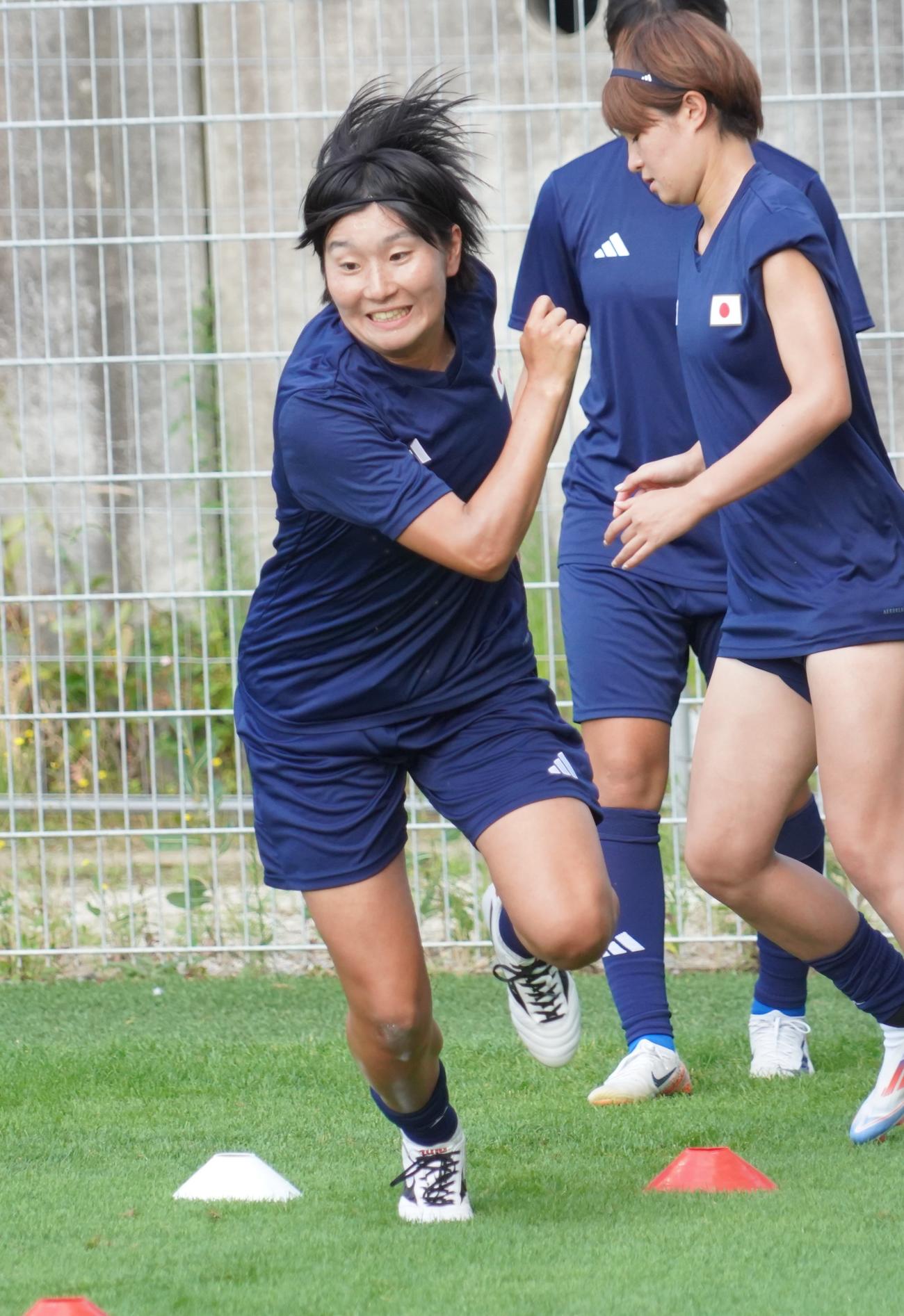 1次リーグ第3戦ナイジェリア戦に向けて調整するパリ五輪女子サッカー日本代表なでしこジャパン千葉玲海菜（2024年7月29日撮影）