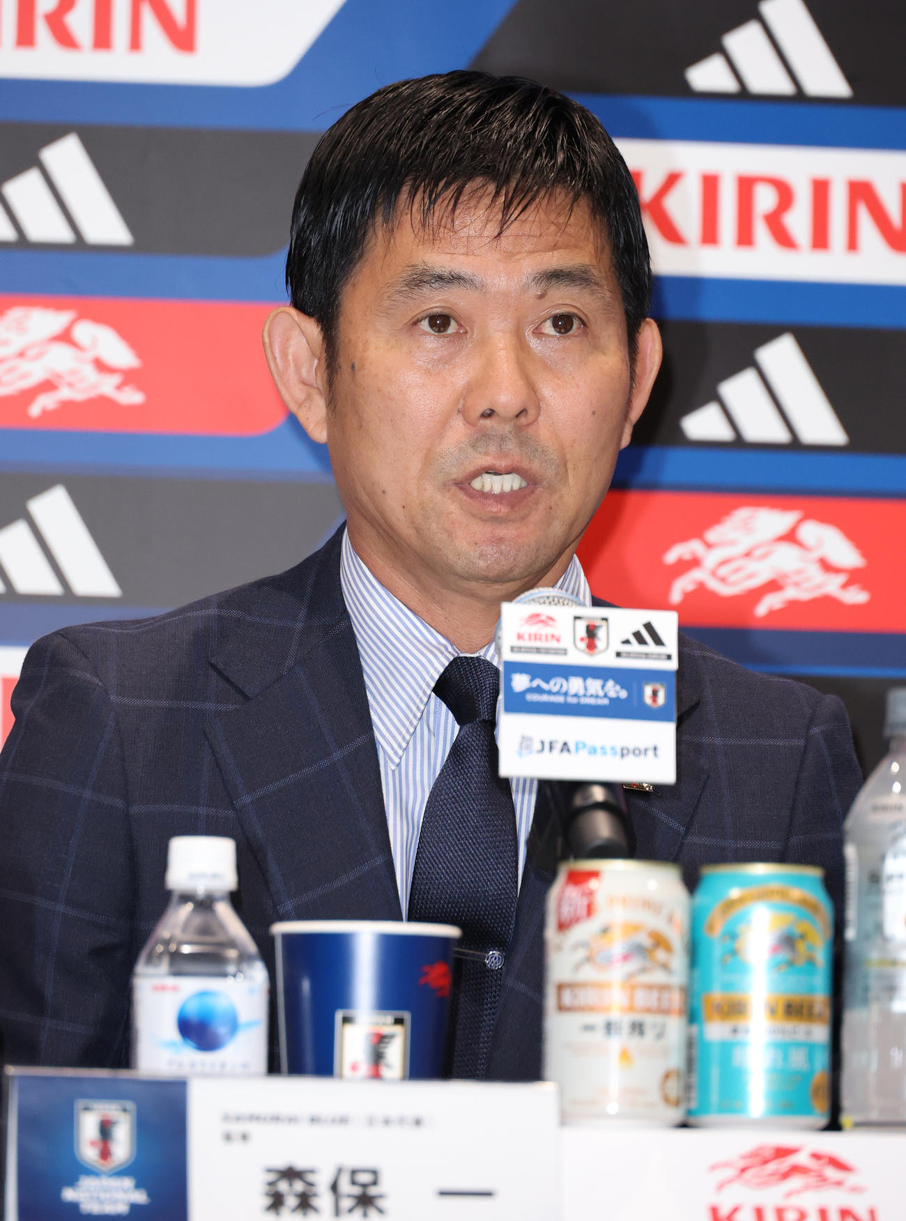 メンバーを発表する日本代表の森保監督（撮影・中島郁夫）