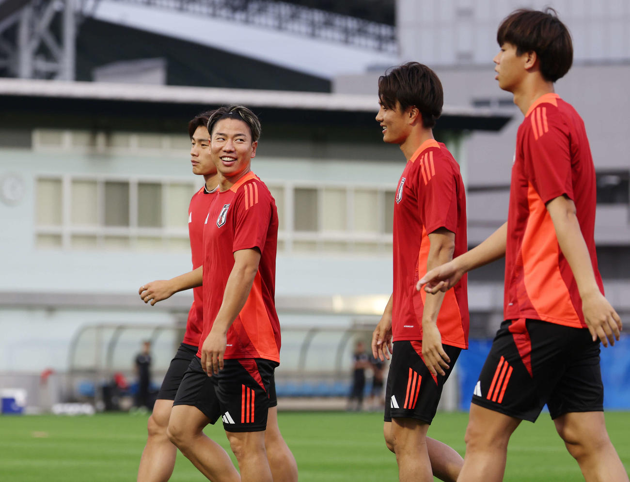 練習に臨む浅野（中央左）（撮影・宮地輝）