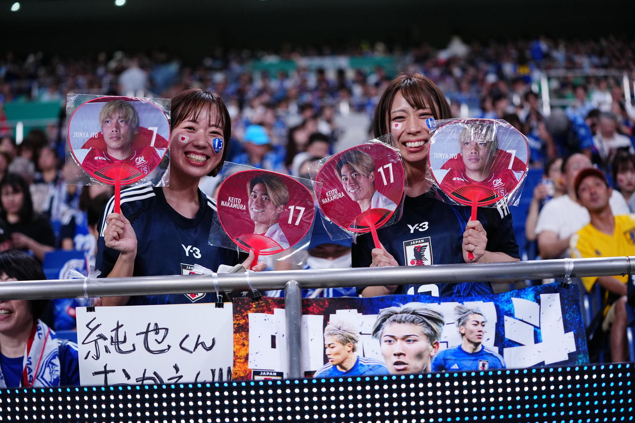 日本対中国　試合開始を待つ日本サポーター（撮影・垰建太）