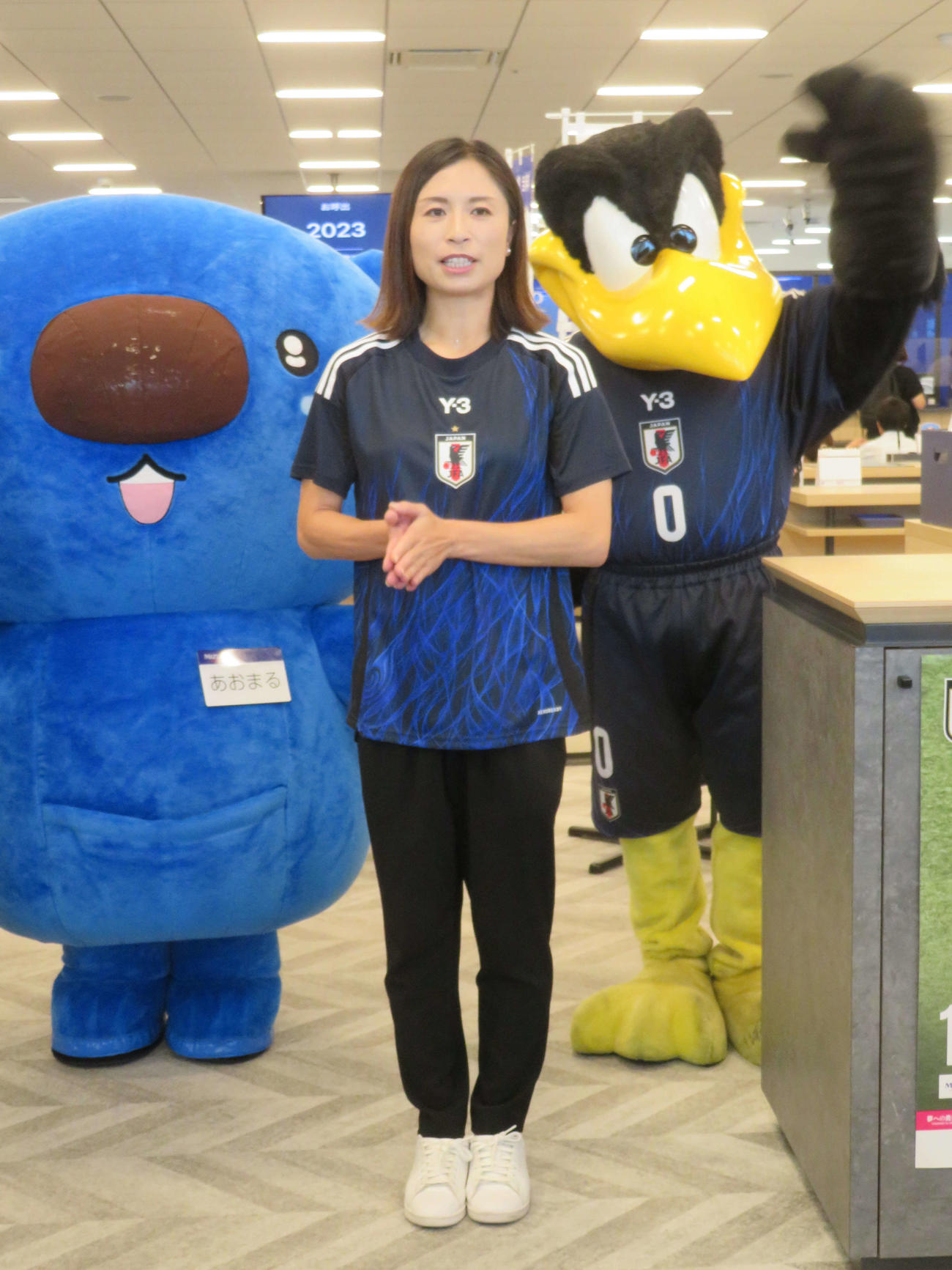 10月26日に行われるサッカー女子日本代表対韓国代表戦をPRする鮫島彩さん（撮影・佐藤成）