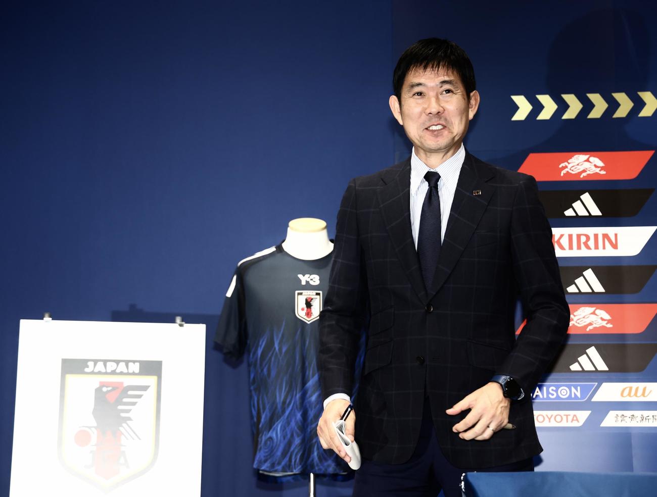 会見を終えるサッカー日本代表森保監督（撮影・河田真司）