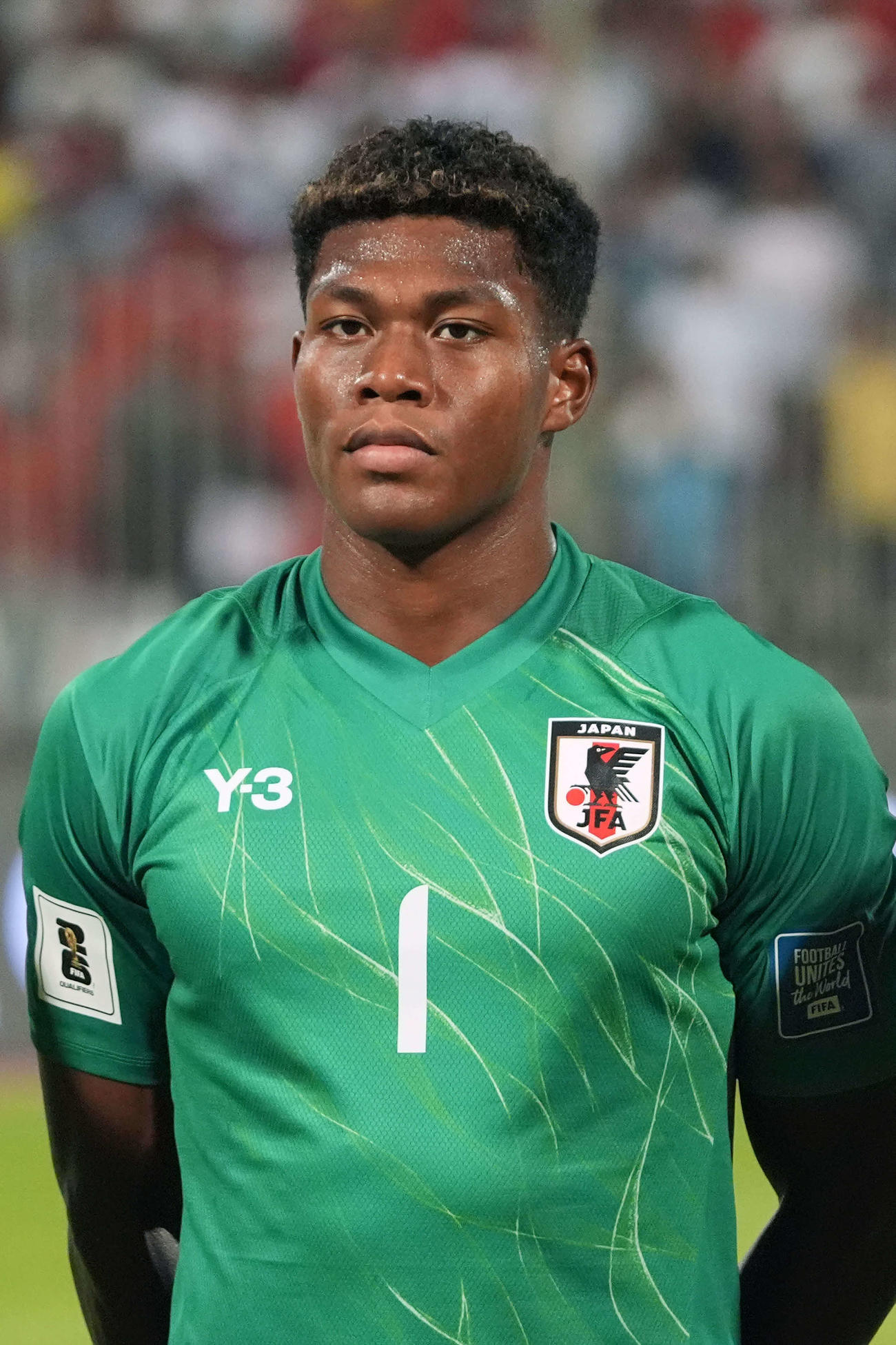 試合に臨むGK鈴木彩艶（撮影・パオロ　ヌッチ）