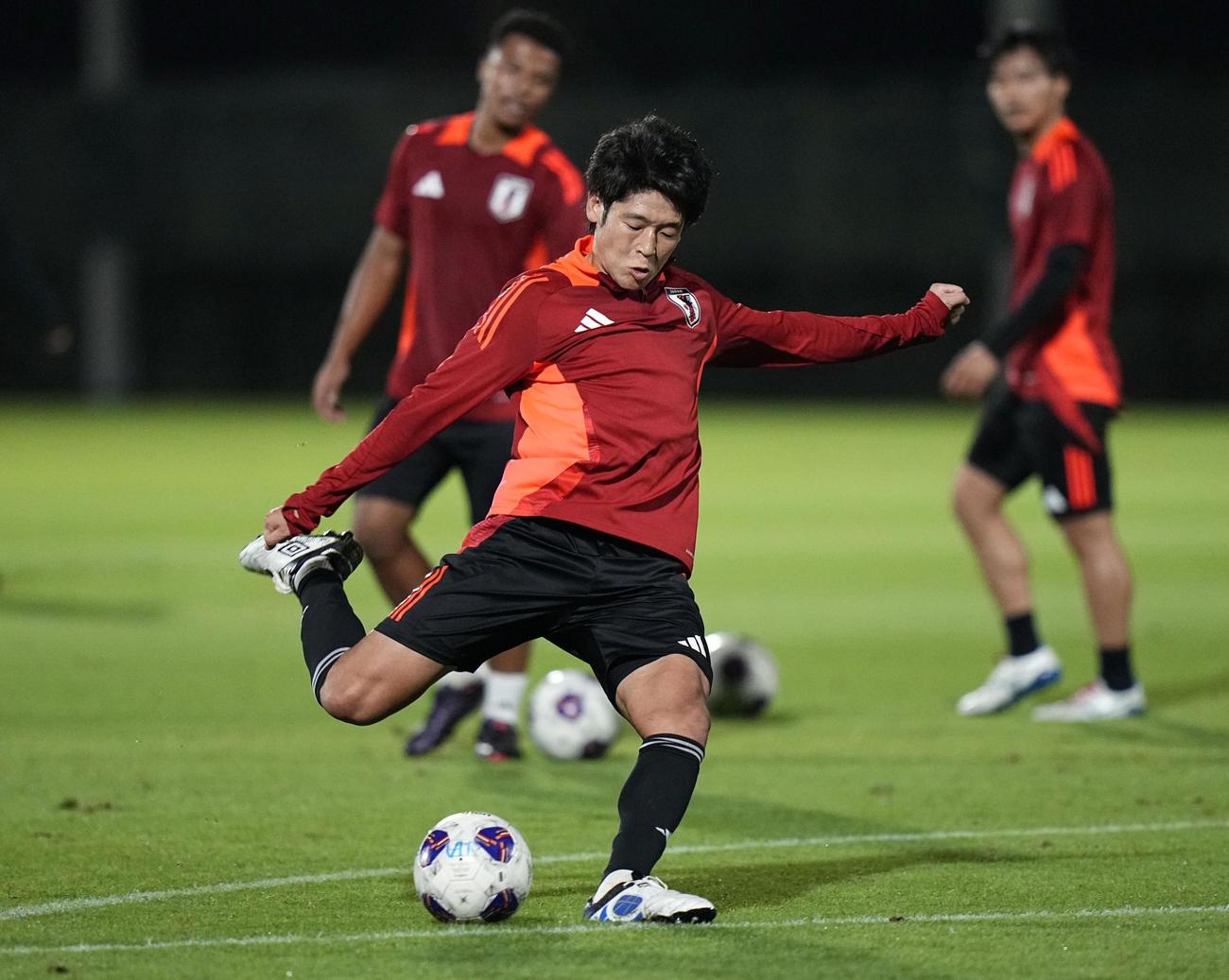 サッカーW杯アジア最終予選のオーストラリア戦に向け、調整する大橋（共同）