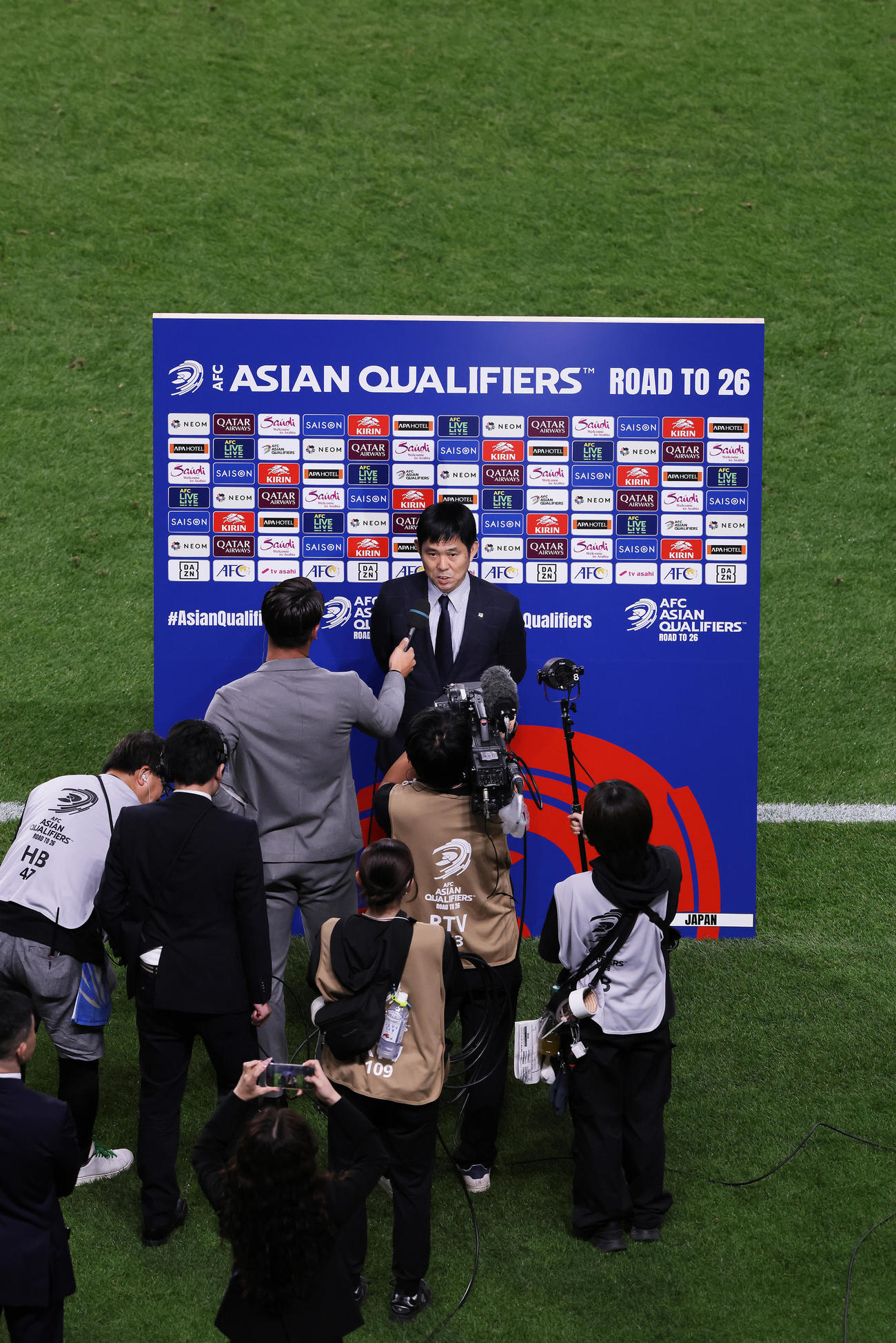 日本対オーストラリア　引き分けに終わり、インタビューに答える森保監督（撮影・足立雅史）