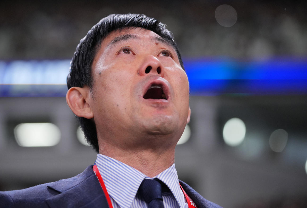 日本対オーストラリア　試合前の国歌斉唱で感極まる森保監督（撮影・垰建太）