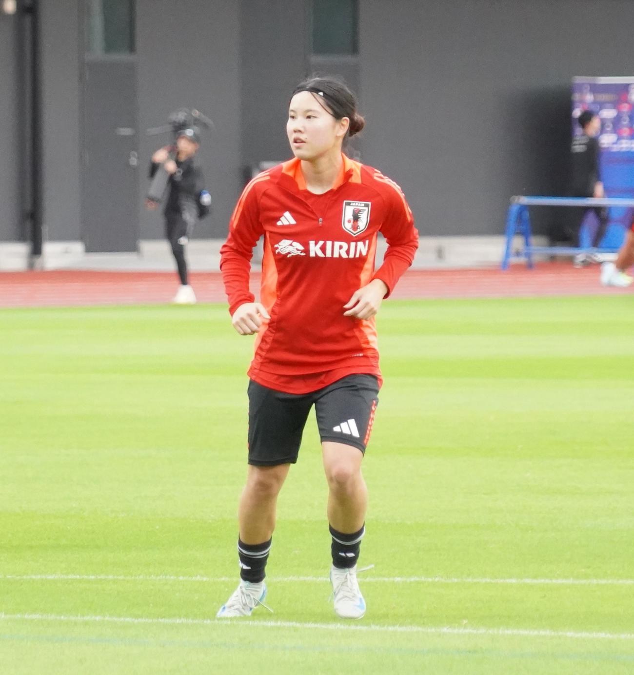 女子韓国代表戦に向けて活動する女子日本代表なでしこジャパンFW松窪真心（撮影・佐藤成）