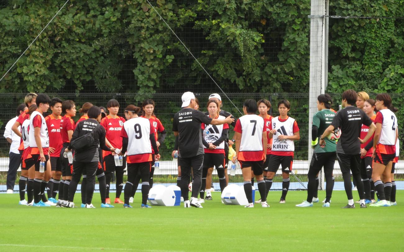 韓国戦に向けて活動する女子日本代表なでしこジャパン（撮影・佐藤成）