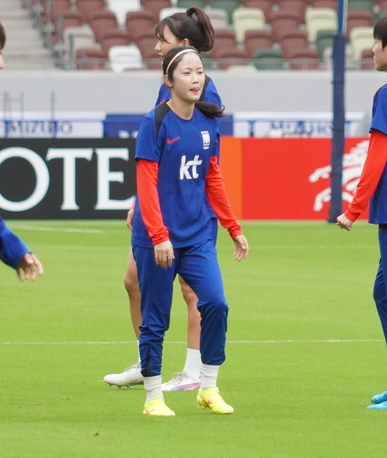 女子日本代表なでしこジャパンとの親善試合に向けて前日練習に臨む女子韓国代表MFイ・ミナ（撮影・佐藤成）