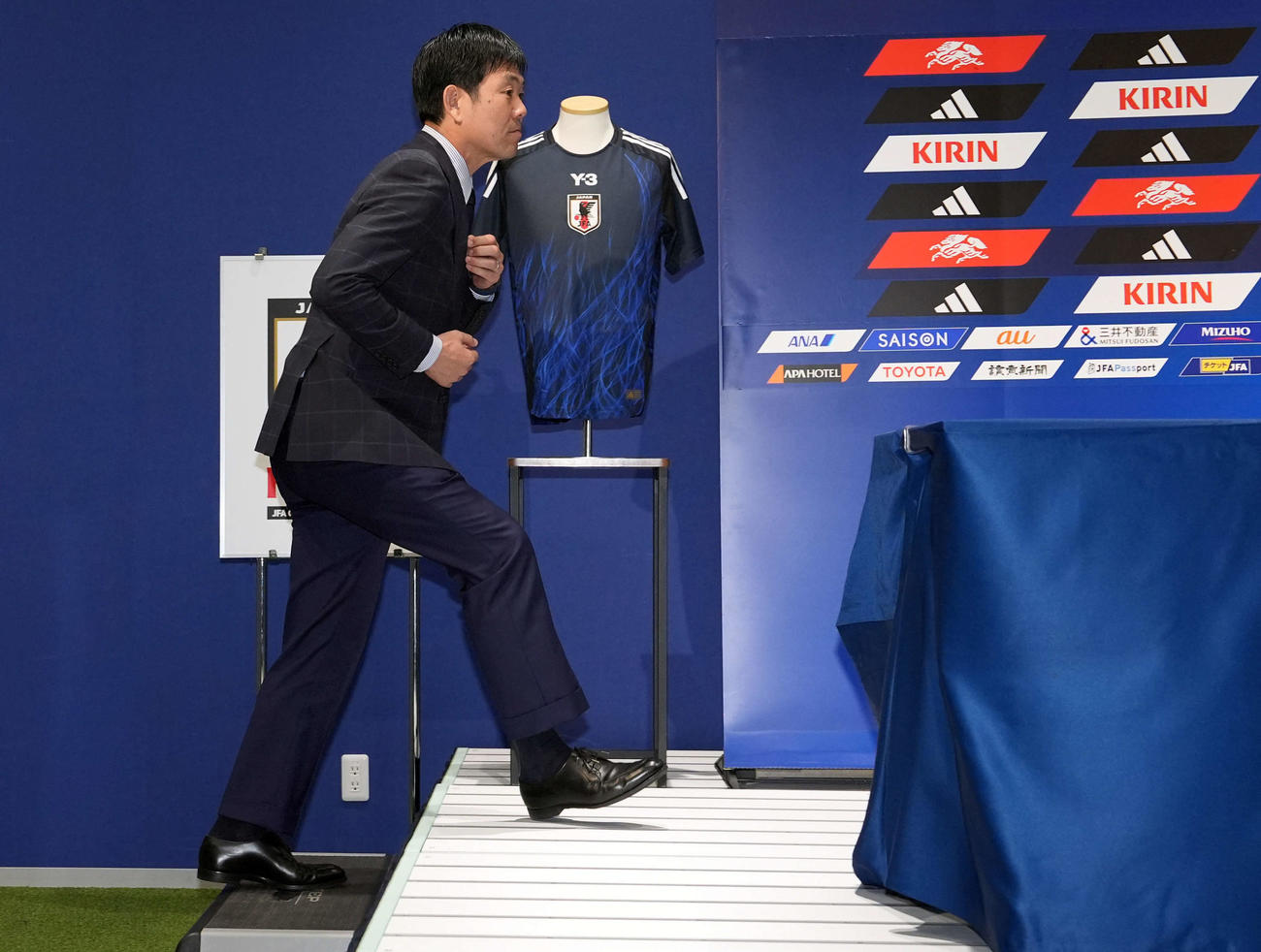 会見に臨む日本代表森保監督（撮影・たえ見朱実）