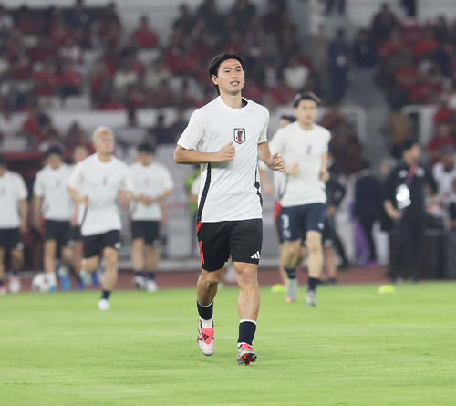 日本対インドネシア　試合前練習に臨む南野（撮影・足立雅史）