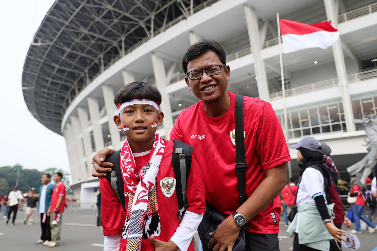 試合を前に盛り上がる、インドネシアサポーター（撮影・足立雅史）