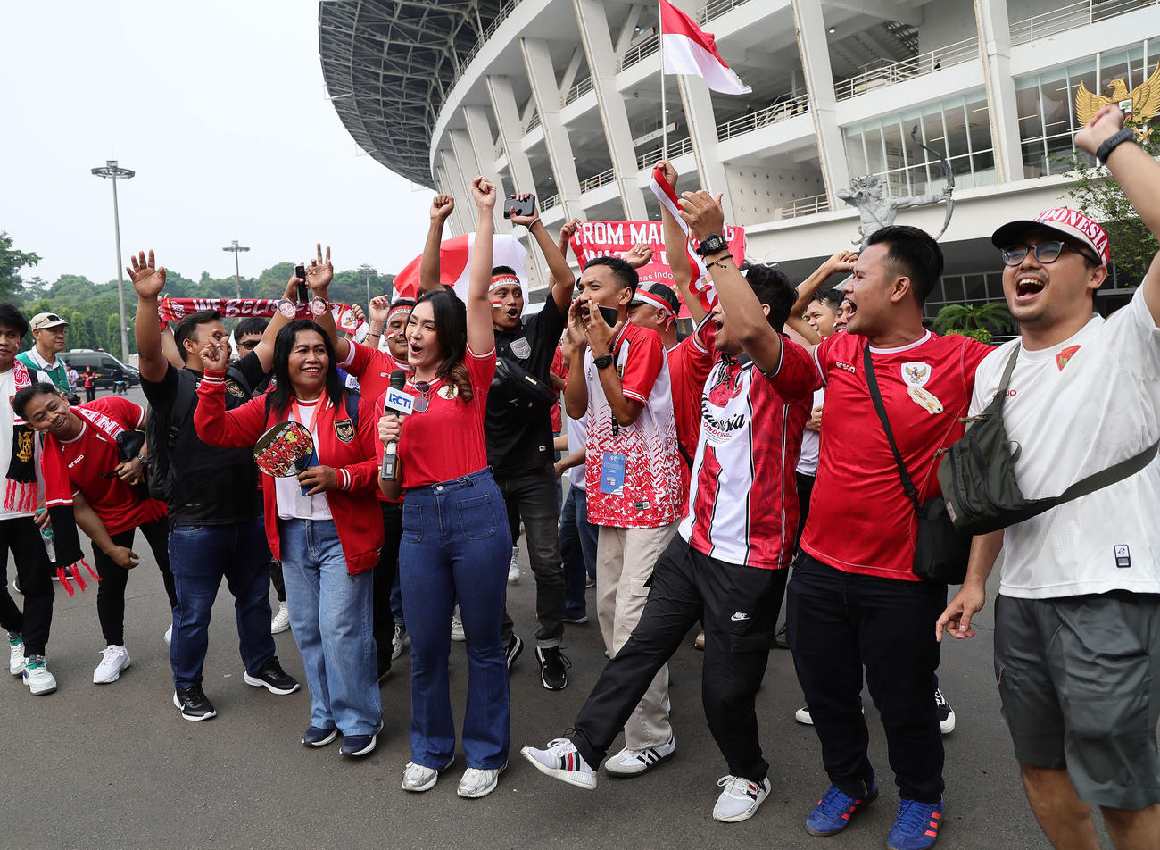 試合を前に盛り上がる、インドネシアサポーター（撮影・足立雅史）