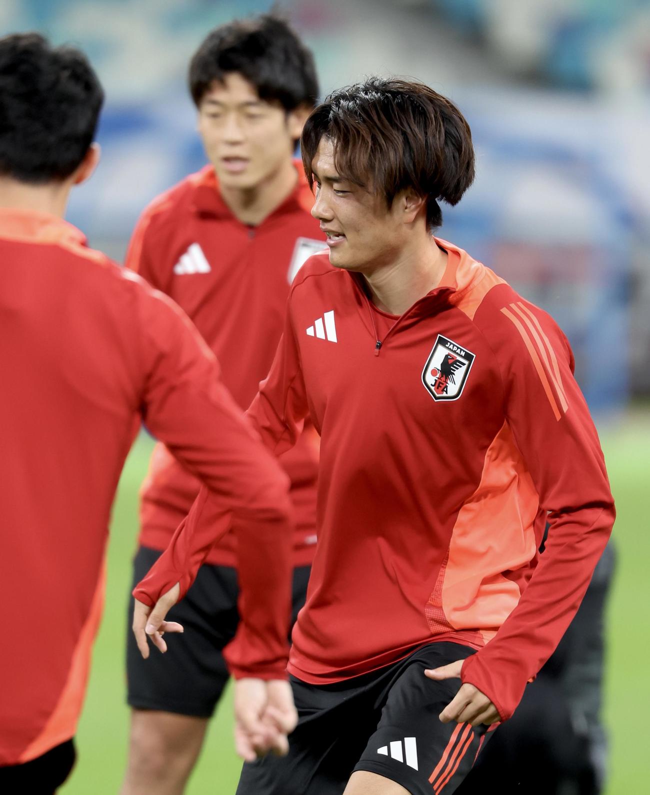 前日練習でボールを回す小川（撮影・河田真司）