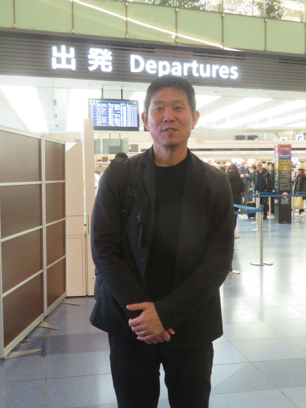欧州視察に向けて出発する日本代表森保一監督（撮影・佐藤成）