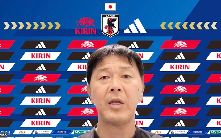 オンラインで取材に応じるサッカー男子U―20日本代表の船越監督（共同）