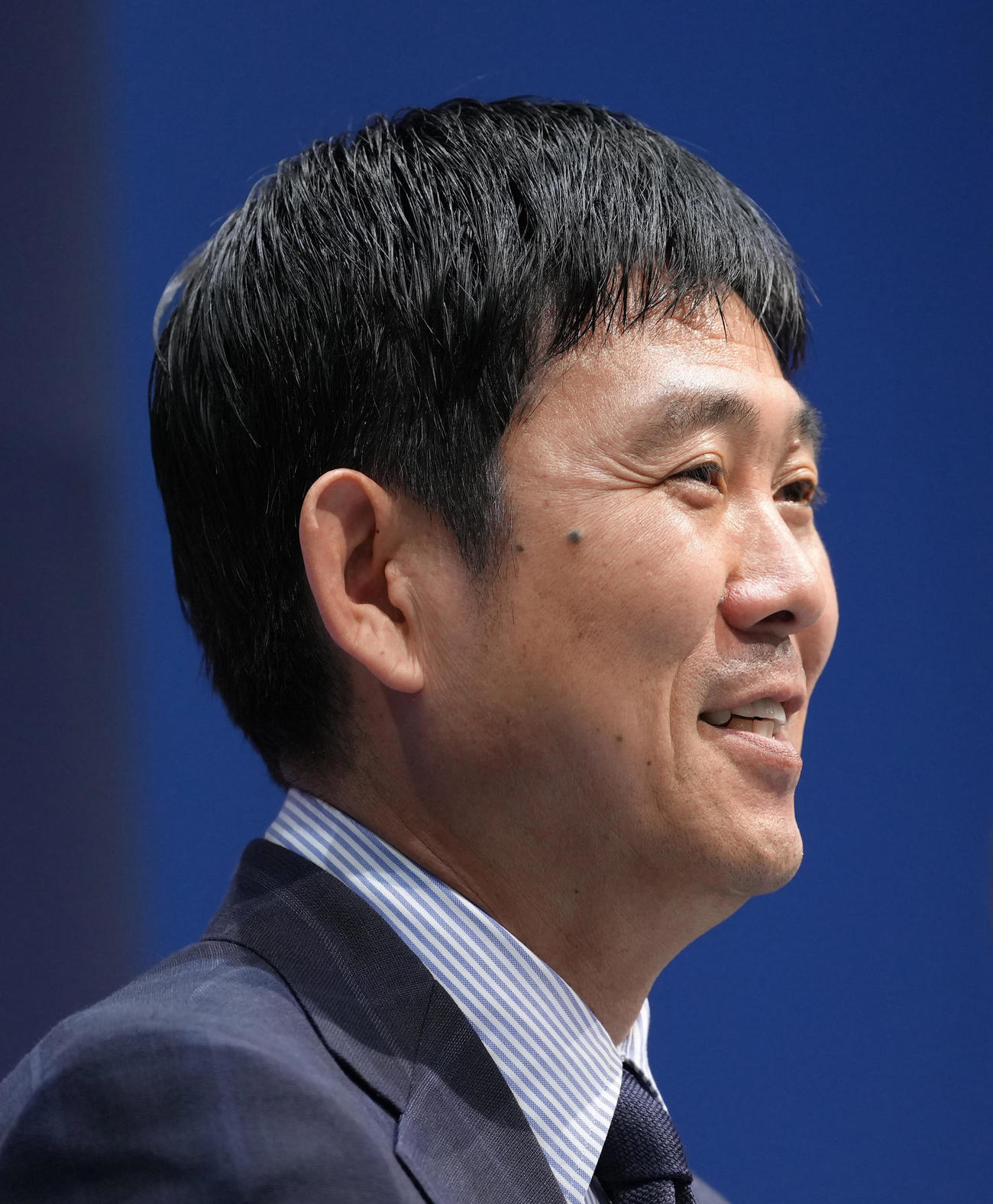 日本代表メンバー発表会見で笑顔を見せる森保監督（撮影・足立雅史）