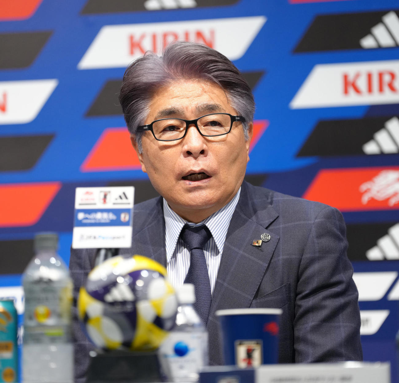 日本代表メンバー発表会見に臨む山本ダイレクター（撮影・足立雅史）