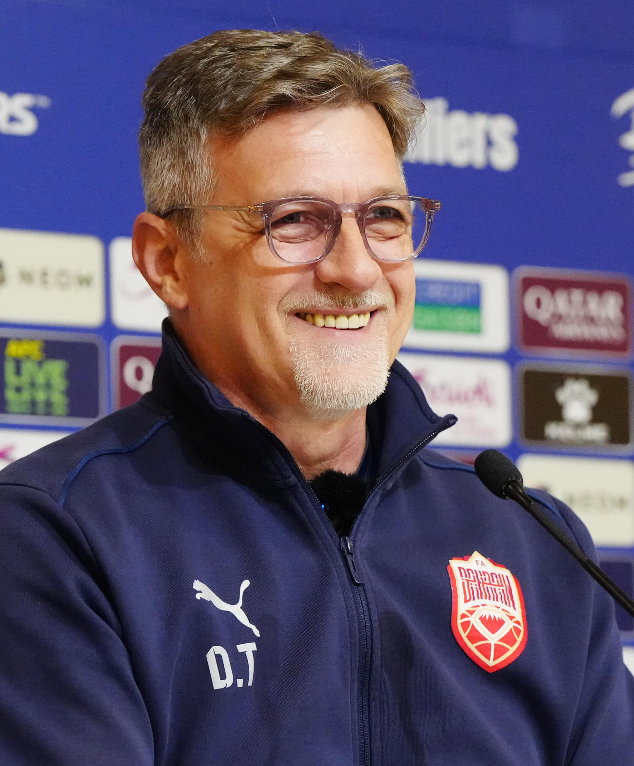 日本戦の前日会見に臨むバーレーン代表のタライッチ監督（撮影・江口和貴）