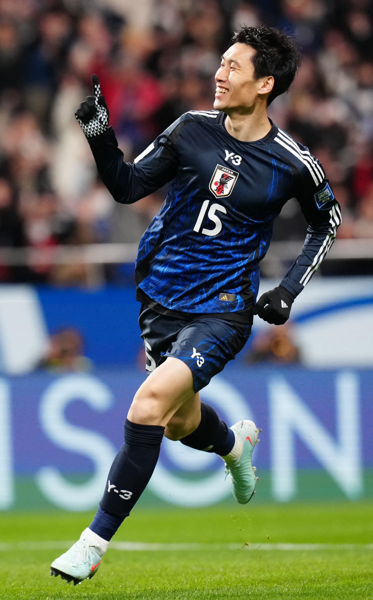 日本対バーレーン　後半、先制ゴールを決め、喜ぶ鎌田（撮影・江口和貴）