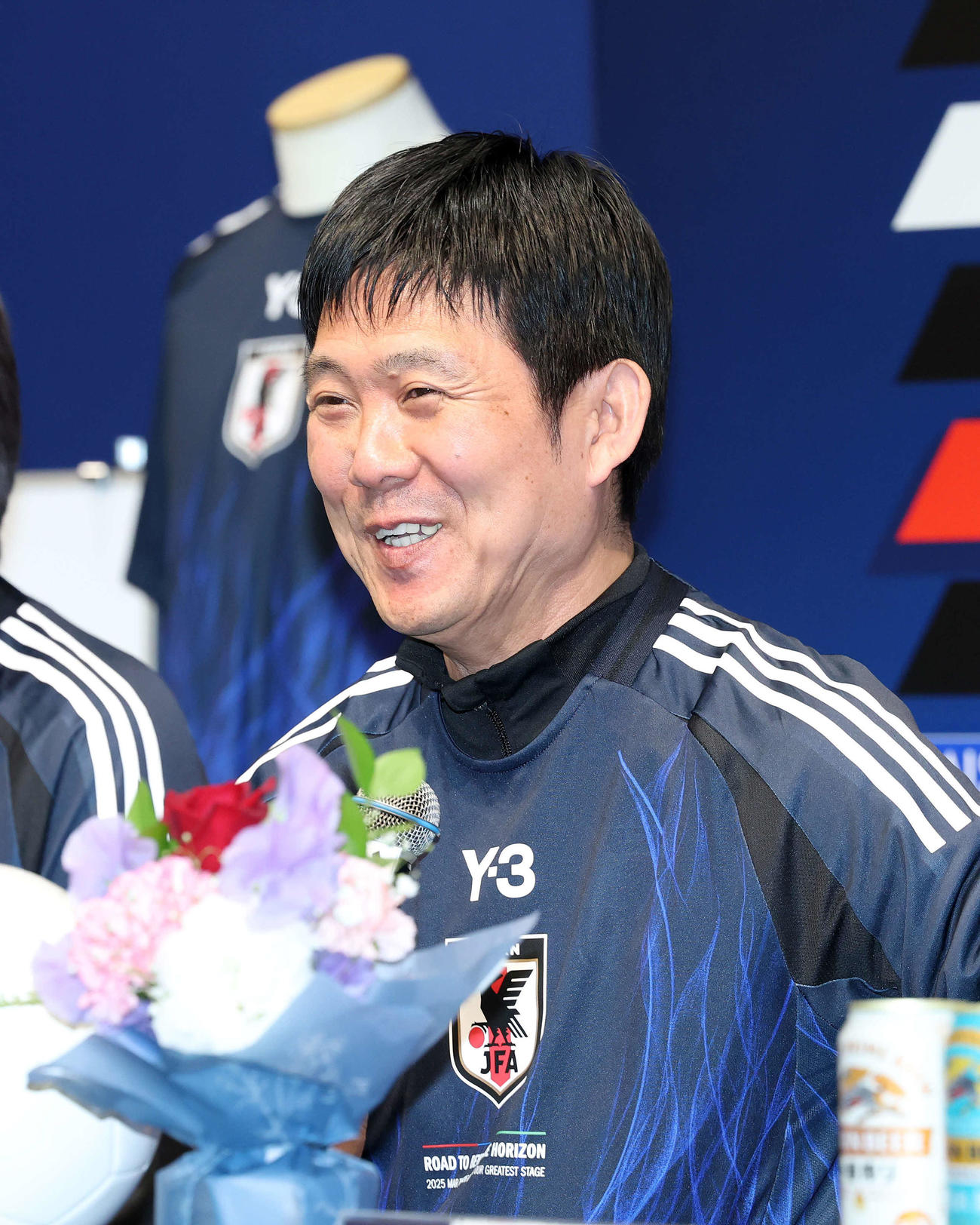 笑顔で会見に臨むサッカー日本代表の森保監督（撮影・鈴木正人）　