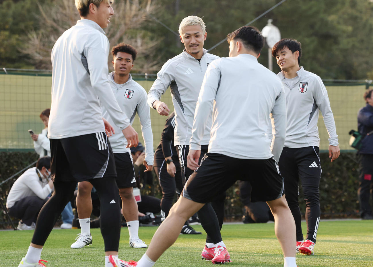 練習に臨む藤田（左）、前田（中央）、久保（撮影・宮地輝）